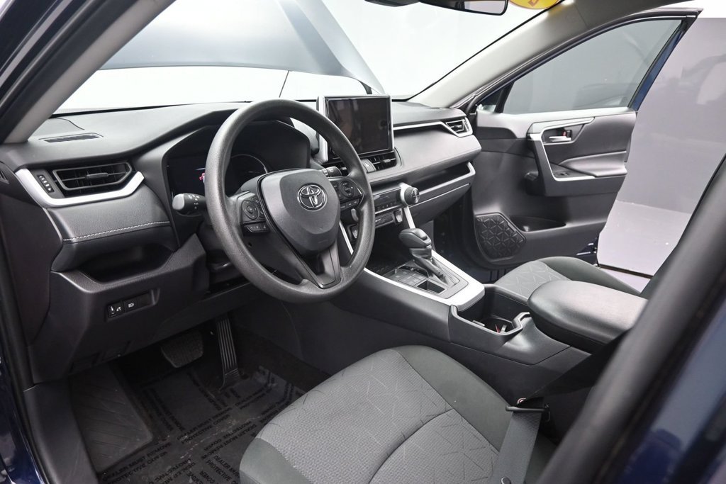 Used 2025 Toyota RAV4 XLE AWD/4WD image 17