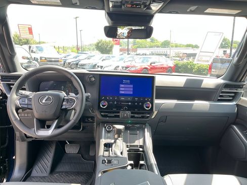 Used 2026 Lexus GX 550 w/ Accessory Package (2T) AWD/4WD image 21