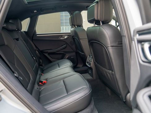 Certified 2026 Porsche Macan AWD/4WD image 23