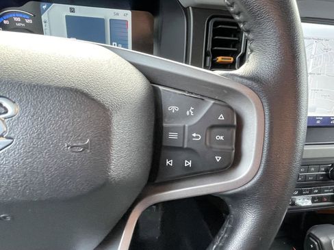 Used 2023 Ford Bronco Badlands image 16