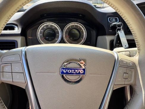 Used 2013 Volvo XC70 3.2 image 41