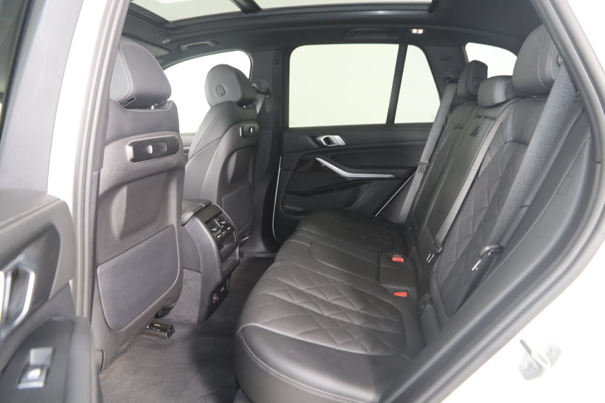 Used 2024 BMW X5 xDrive40i w/ Parking Assistance Package AWD/4WD image 43