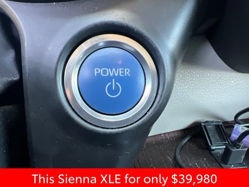 Used 2024 Toyota Sienna XLE FWD image 22