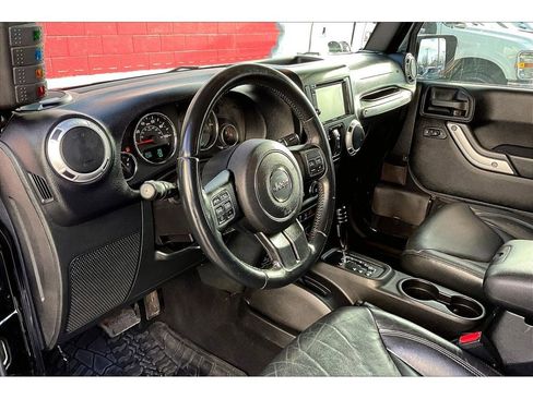 Used 2015 Jeep Wrangler Unlimited Sahara w/ Connectivity Group image 14