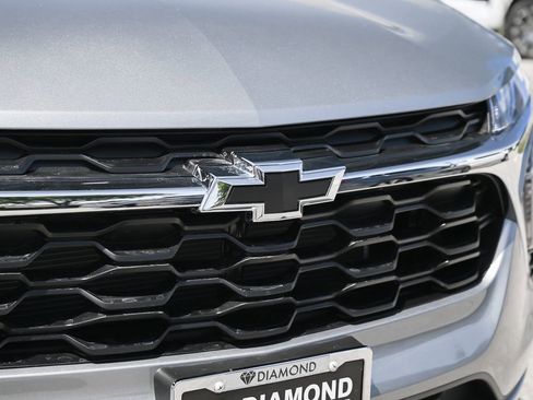 New 2026 Chevrolet Trax LT w/ LPO, Blackout Package FWD image 10