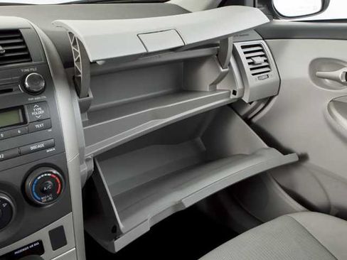 Used 2013 Toyota Corolla LE FWD image 11