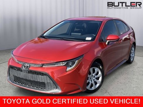 Certified 2021 Toyota Corolla LE image 1