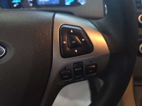 Used 2014 Ford Taurus SE FWD image 16