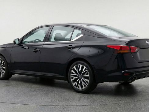 Used 2025 Nissan Altima 2.5 SV image 6