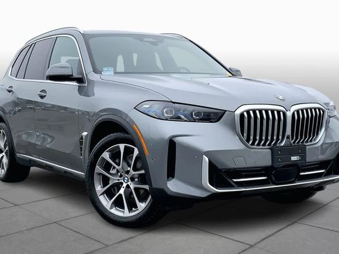Used 2024 BMW X5 xDrive40i w/ Premium Package image 3