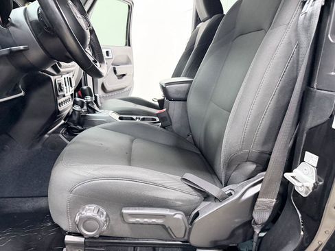 Used 2018 Jeep Wrangler Sport AWD/4WD image 30