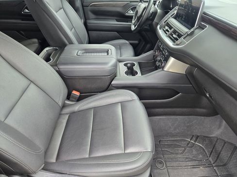 Used 2024 Chevrolet Suburban Z71 w/ Z71 Off-Road Package image 17