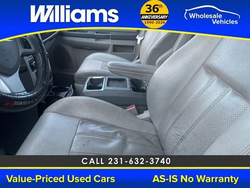 Used 2009 Chrysler Town & Country Touring image 35