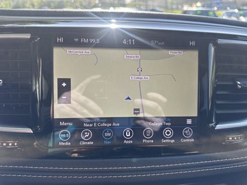 Used 2020 Chrysler Pacifica Limited w/ Advanced Safetytec Group FWD image 28