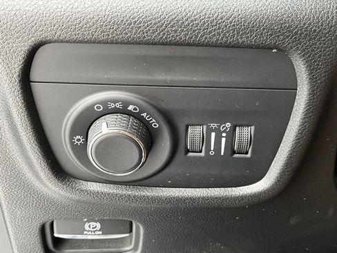 Used 2023 Jeep Grand Cherokee L Laredo AWD/4WD image 19
