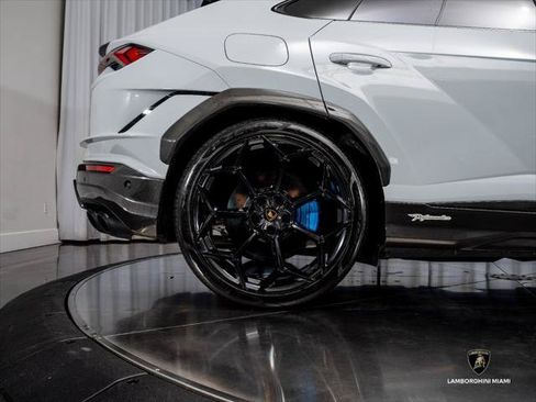 Used 2024 Lamborghini Urus Performante AWD/4WD image 25