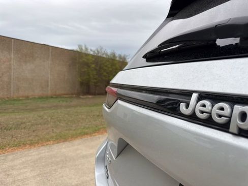 Used 2024 Jeep Grand Cherokee Limited image 15