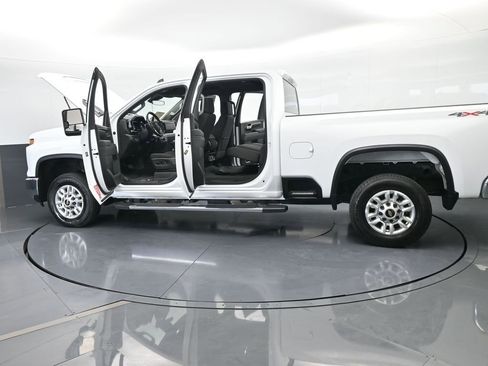 Used 2025 Chevrolet Silverado 2500 LT w/ Convenience Package image 71