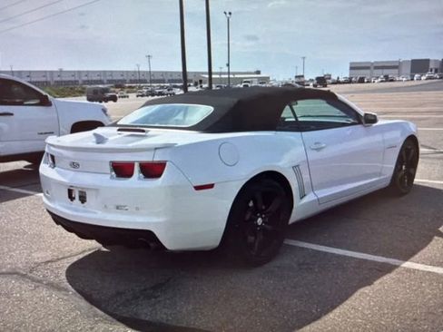 Used 2013 Chevrolet Camaro SS RWD image 3