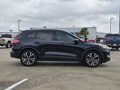 Used 2021 Ford Escape SE w/ SE Sport Appearance Package image 4