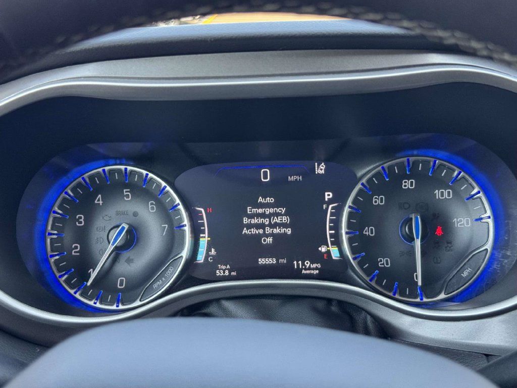 Used 2023 Chrysler Pacifica Touring-L FWD image 27