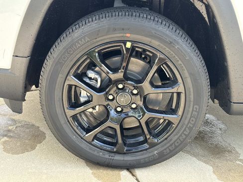 New 2026 Jeep Compass Latitude image 10