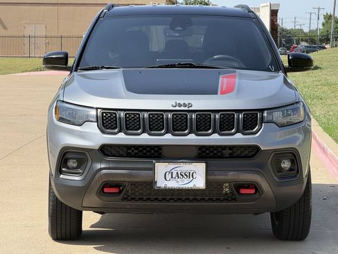Used 2024 Jeep Compass Trailhawk AWD/4WD image 9