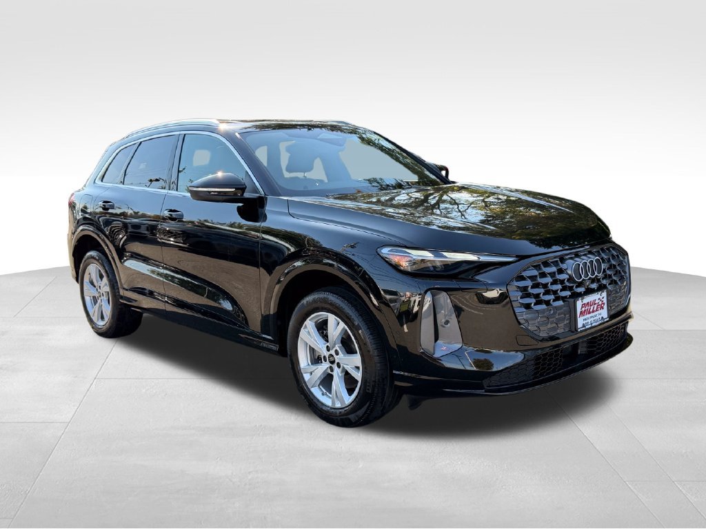 Used 2025 Audi Q5 Premium AWD/4WD image 3