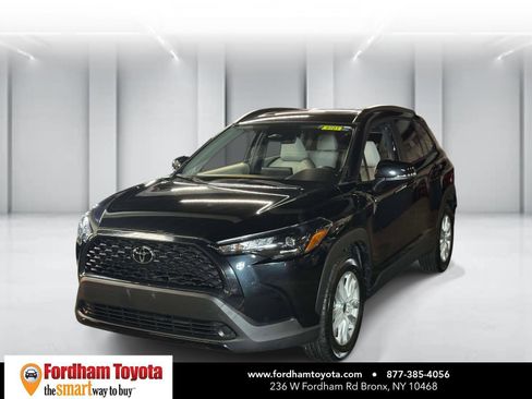 Used 2024 Toyota Corolla Cross LE w/ Moonroof Package AWD/4WD image 4