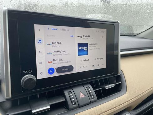 Used 2025 Toyota RAV4 XLE Premium image 40