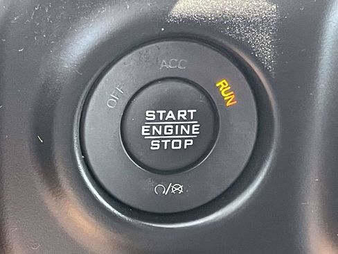 Used 2022 Jeep Wrangler Sport AWD/4WD image 23