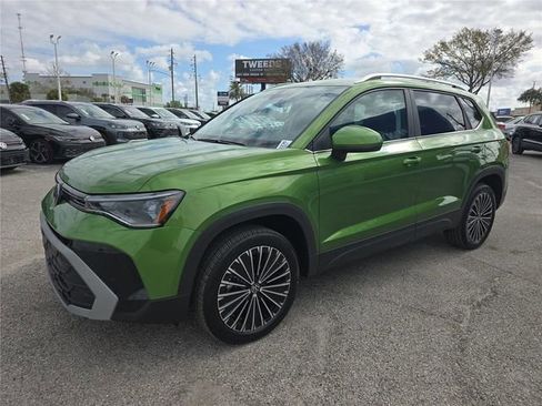 New 2026 Volkswagen Taos SE image 6