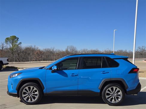 Used 2019 Toyota RAV4 XLE Premium image 4