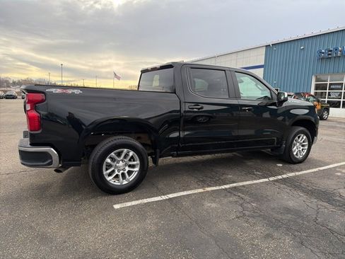 Used 2022 Chevrolet Silverado 1500 LT image 2