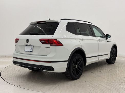 Used 2022 Volkswagen Tiguan SE R-Line AWD/4WD image 9