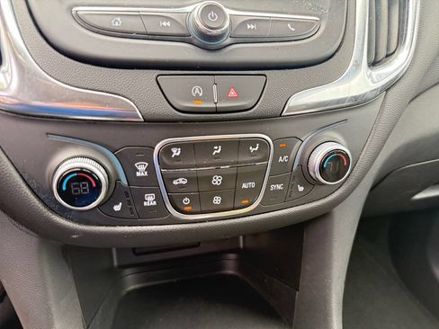Used 2024 Chevrolet Equinox LT FWD image 29