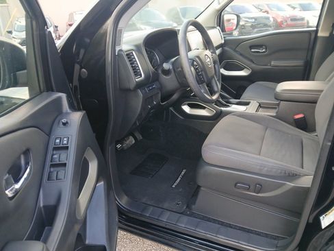 Used 2024 Nissan Frontier SV RWD image 9