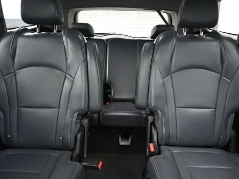 Used 2018 Buick Enclave Essence AWD/4WD image 29