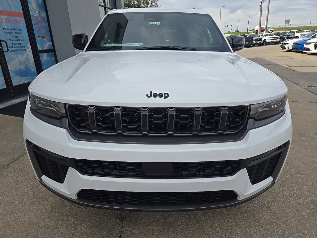 New 2026 Jeep Grand Cherokee Limited w/ Limited Altitude Package AWD/4WD image 6