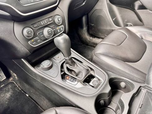 Used 2021 Jeep Cherokee Latitude Plus image 14