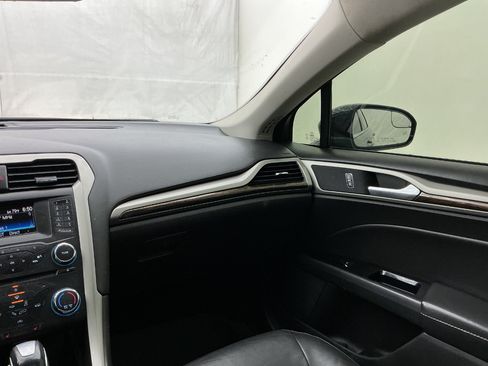 Used 2014 Ford Fusion SE w/ Equipment Group 202A FWD image 17