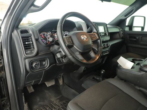 Used 2024 RAM 2500 Tradesman w/ Chrome Appearance Group image 14