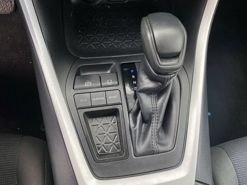 Used 2019 Toyota RAV4 LE image 38