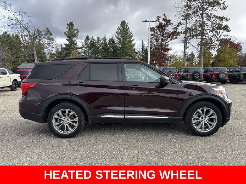 Used 2023 Ford Explorer XLT w/ Equipment Group 202A AWD/4WD image 2