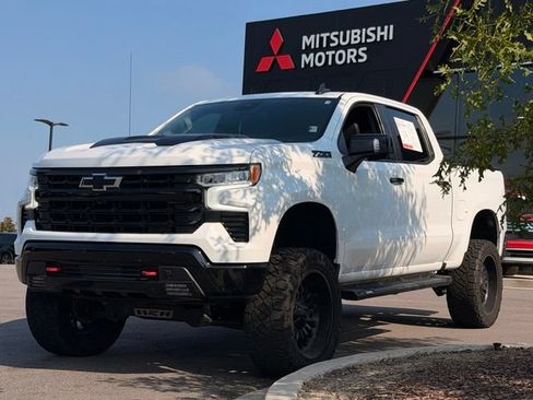 Used 2023 Chevrolet Silverado 1500 LT Trail Boss w/ LT Trail Boss Premium Package AWD/4WD image 9