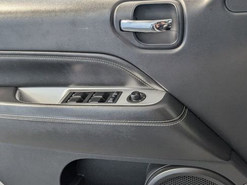 Used 2016 Jeep Compass Latitude w/ Sun/Sound Group image 24