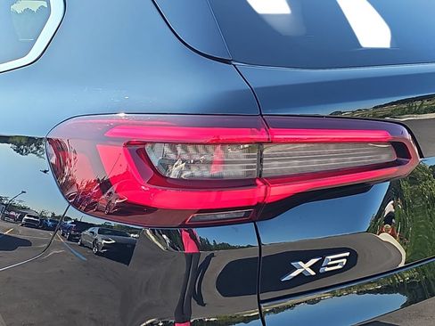 Used 2022 BMW X5 xDrive40i w/ Premium Package AWD/4WD image 35