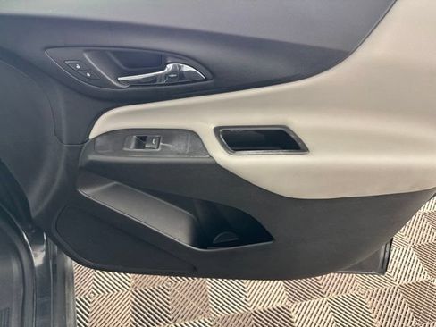 Used 2018 Chevrolet Equinox LS FWD image 21