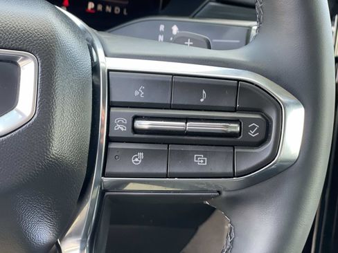 Used 2026 GMC Acadia Elevation image 12