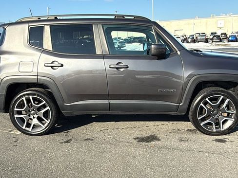Used 2019 Jeep Renegade Latitude w/ Cold Weather Group image 4